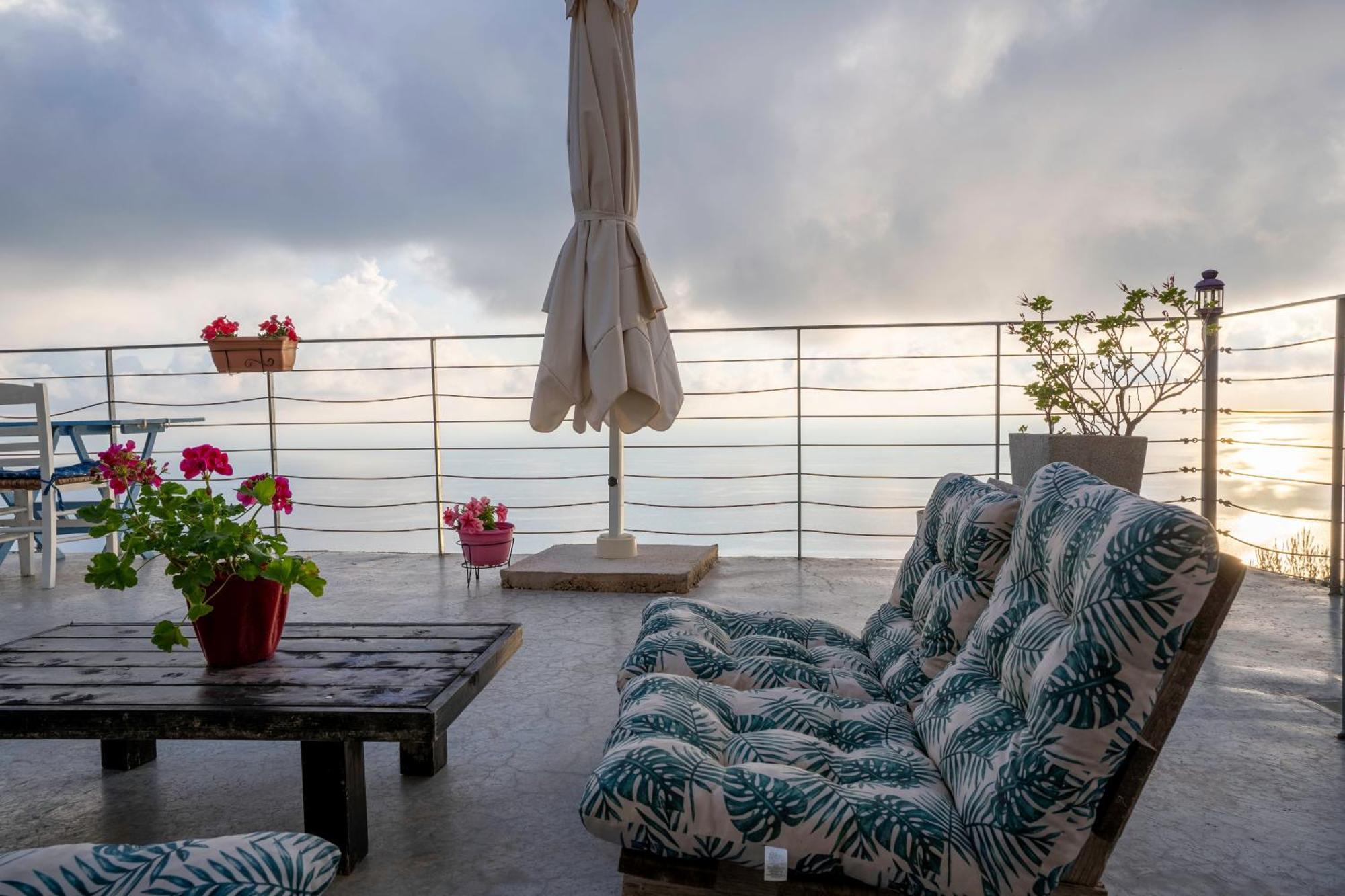 Serenity Boutique Suites Athánion Eksteriør bilde