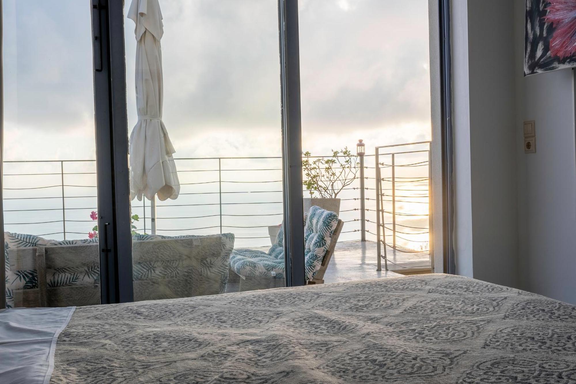 Serenity Boutique Suites Athánion Eksteriør bilde