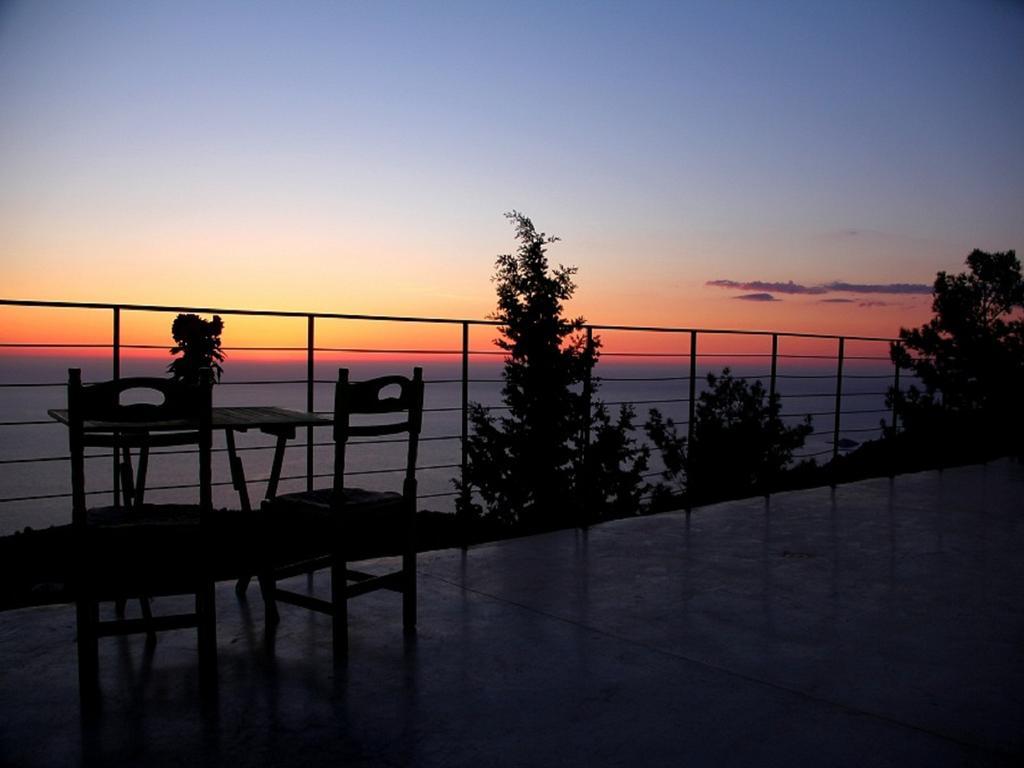 Serenity Boutique Suites Athánion Eksteriør bilde